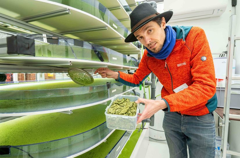 Marko Dietz (36) Geschäftsführer von Carbon Clouds ab Abwasserbecken.