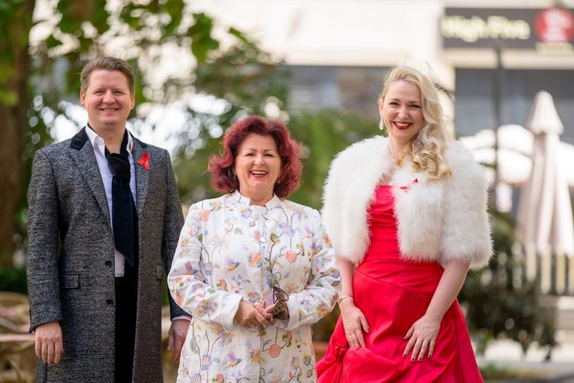 Tenor Martin Lattke, Viola Klein und Sopranistin Steffi Lehmann (v.l.) Foto: Michael Schmidt