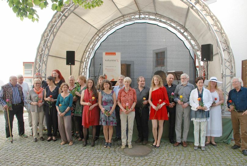 17 Künstler des Landkreises Elbe-Elster, vier Künstler aus den Partnerkreisen Nakielski, Ratibor und dem Märkischen Kreis sowie fünf Gastkünstler aus Sachsen beteiligten sich im vergangenen Jahr an der 10. Ausstellung der bildenden Künstler des Landkreises im Schloss Doberlug.                                                                                                                       Foto: lkee