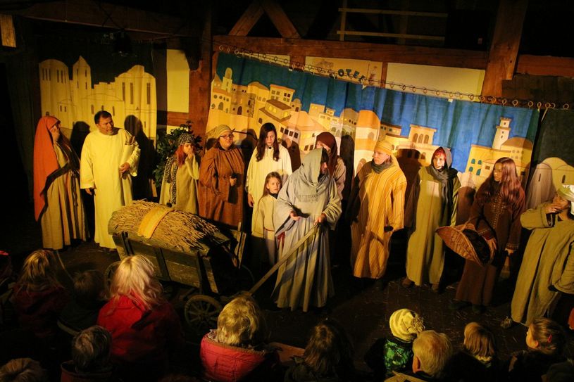 Marktszene aus dem Krippenspiel 2014. Foto: Verein