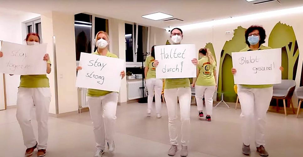 Tanz im Cottbuser Carl-Thiem-Klinikum gegen Corona. Foto: CTK/Videokopie Kayser