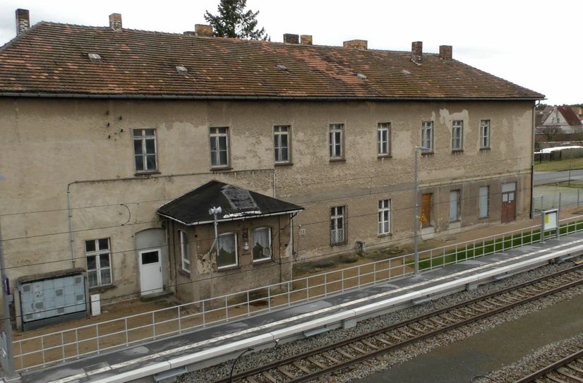 Das Bahnhofsgebäude in Lauchhammer-West soll ein Kunst- und Kulturstandort werden.