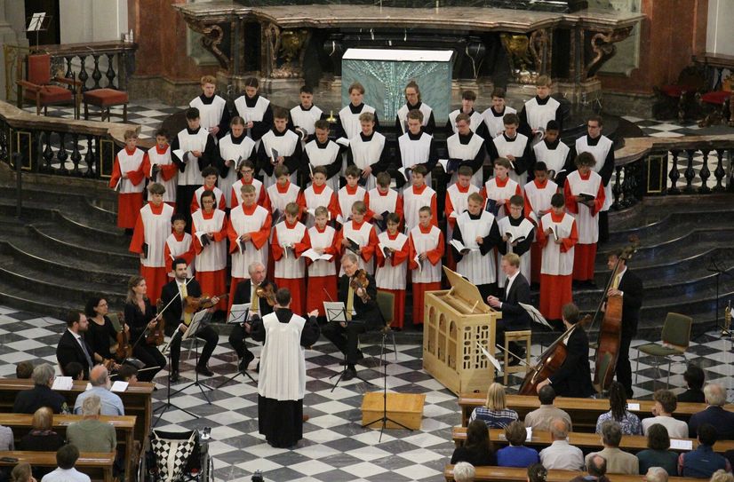 Auch die Staatskapelle wird den Chor begleiten.