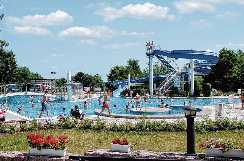 Viel los im »neuen« Nixenbad Strehla.