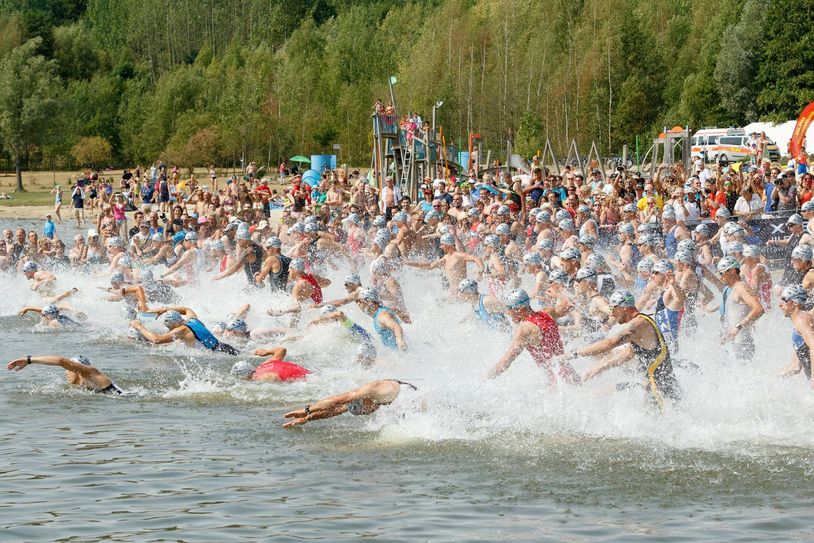 Schwimmstart am Olbersdorfer See. Foto: Thomas Glaubitz