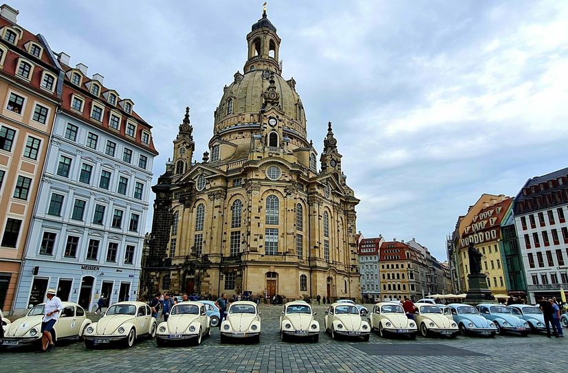 VW-Käfer-Treffen vor der Dresdner Frauenkirche.