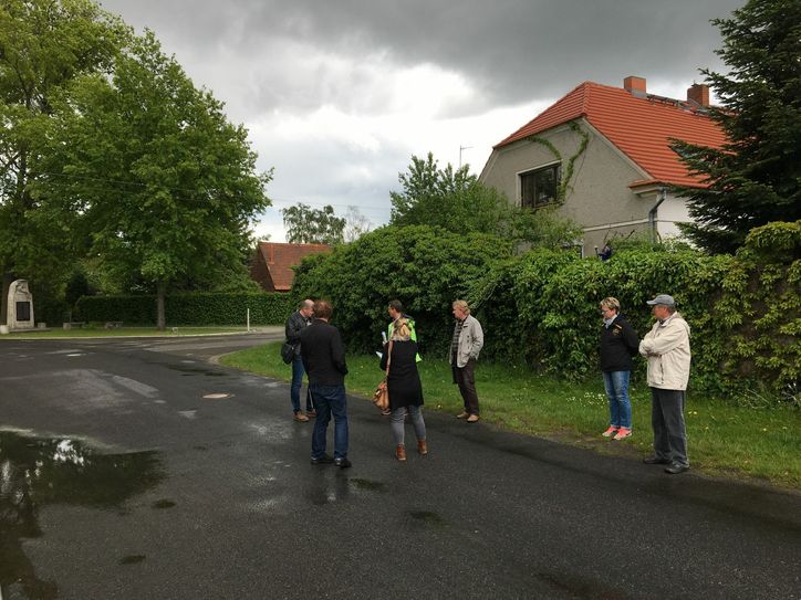 Der Rundgang führte u.a. über denSchmellwitzer Weg und die Saspower Hauptstraße mit neuem Wohnstandort. Foto: Stadt Cottbus
