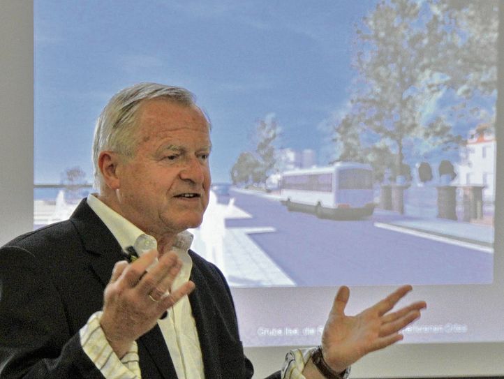 Stadtplaner Wolfgang Joswig während der Buchvorstellung. Foto: Weser