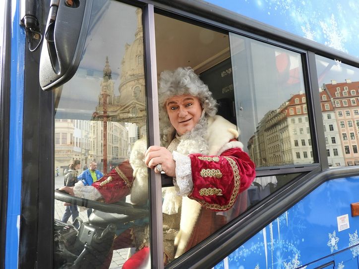 Selbst lenken darf er den Bus nur für die Fotografen.