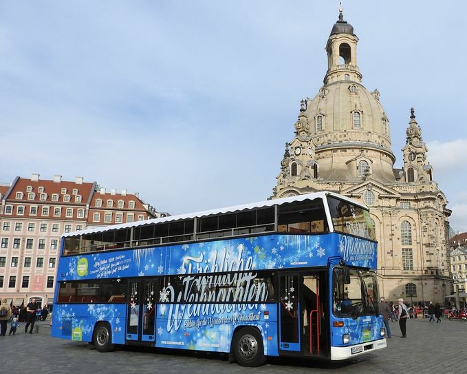 Schicker Weihnachtsbus. Fotos. Pönisch