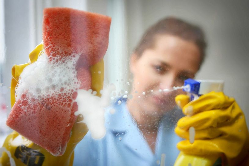 Midijobber, wie sie nicht selten im Reinigungsgewerbe beschäftigt sind, dürfen mehr verdienen und erwerben die volle Rentenanwartschaft.                                     Foto: Archiv