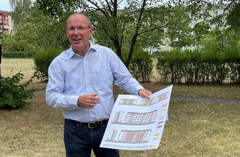 WH-Geschäftsführer Steffen Markgraf stellt die Baumaßnahmen für die Bautzener Allee 69-75 vor.