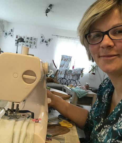 Hobbynäherin Ines Siegel fertigt jetzt auch Schutzmasken.