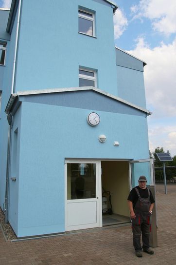 Das Gymnasium, Haus 2, hat einen neuen Lift bekommen. Fotos: Farrar