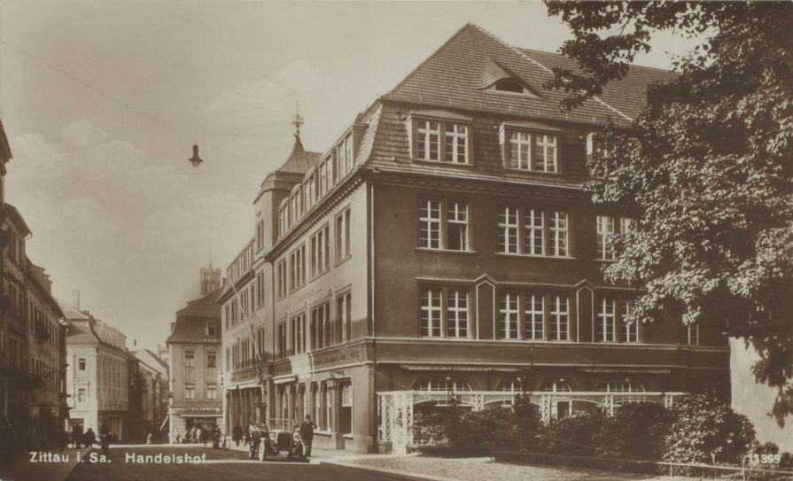 Historisch: Das heutige Sparkassengebäude in Zittau - eine Aufnahme aus den 1920er Jahren.