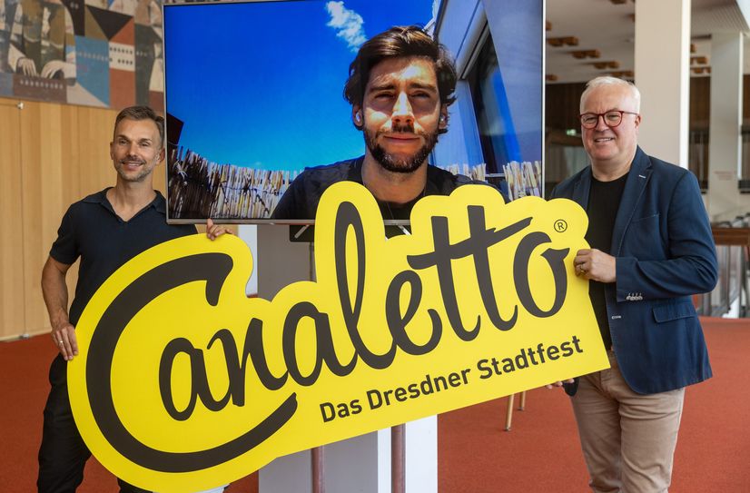 Stadtfest-Geschäftsführer Frank Schröder (re.) und der künstlerische Leiter Stefan Kästner (li.) freuen sich besonders, dass Alvaro Soler nach Dresden kommt.