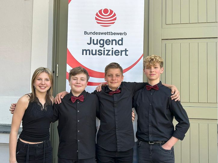 Charlotte Kugler, Marlon Weber, Jonas Kloditz, Karl Friedrich nach ihrem erfolgreichen Abschneiden beim Bundesfinale des 60. Bundeswettbewerbs »Jugend musiziert« in Zwickau.  Foto. L. Weber