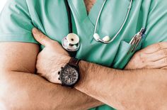 Viele Ärzte blicken voller Sorge in ihre Zukunft und die ihrer Patienten. Ihnen sind quasi die Hände gebunden.