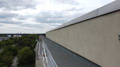 Am Albert-Schweitzer-Ring 8 erfolgte mittels Drohnentechnologie eine Inspektion der Fassade.