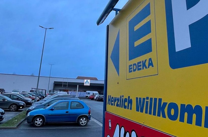 Am 12. Januar wurde noch fleißig gewerkelt. Unter anderem fehlte noch die Werbetafeln am Markt.