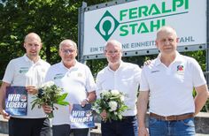 Bestätigen ihre Partnerschaft (von links nach rechts): Sebastian Schwurack (Vorstandsmitglied BSG Stahl Riesa), Bernd Kalies (Direktor Drahtweiterverarbeitung), Uwe Reinecke (General Manager FERALPI STAHL) und Dietmar Schubert (Sponsorenbeauftragter der BSG Stahl Riesa).
