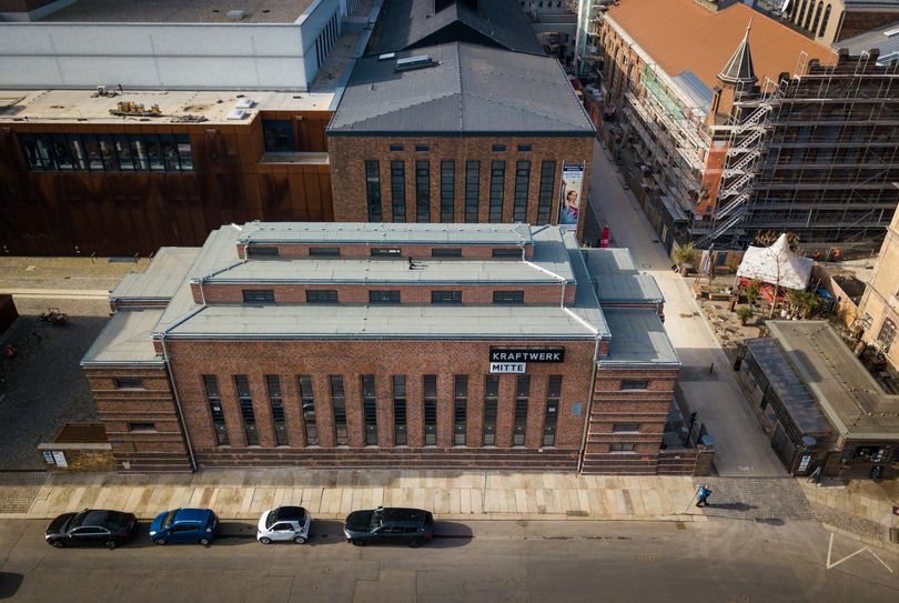 Das Gebäude "Reaktanz" (links neben dem Haußteingang) ist zum  "Haus der Medienkultur" umgebaut wurden. Im Mai, wenn der Lockdown vielleicht aufgehoben sein wird, soll die feierliche Eröffnung stattfinden. Foto: SachsenEnergie/O. Killig