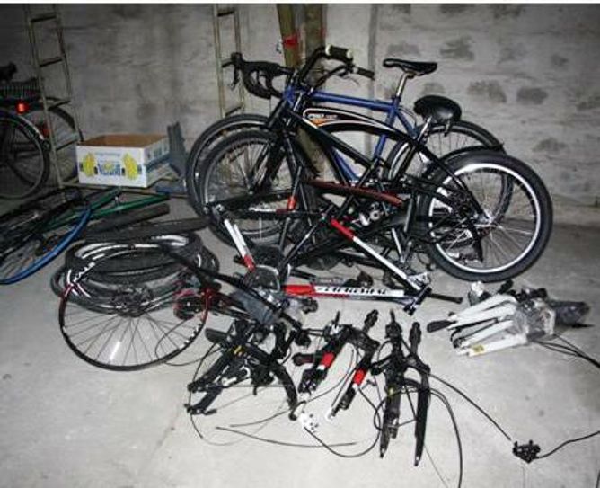 Die sichergestellten Fahrradteile. Foto: Polizei