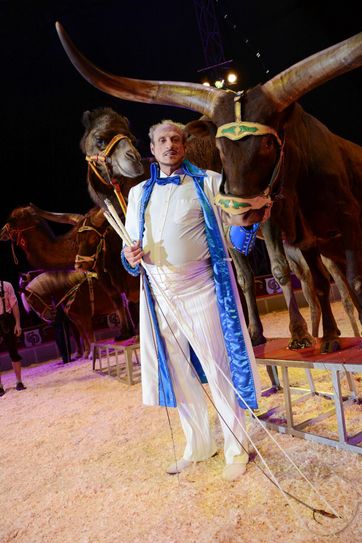 Reinhard Probst präsentiert eine große Dressur. Foto: Circus Probst