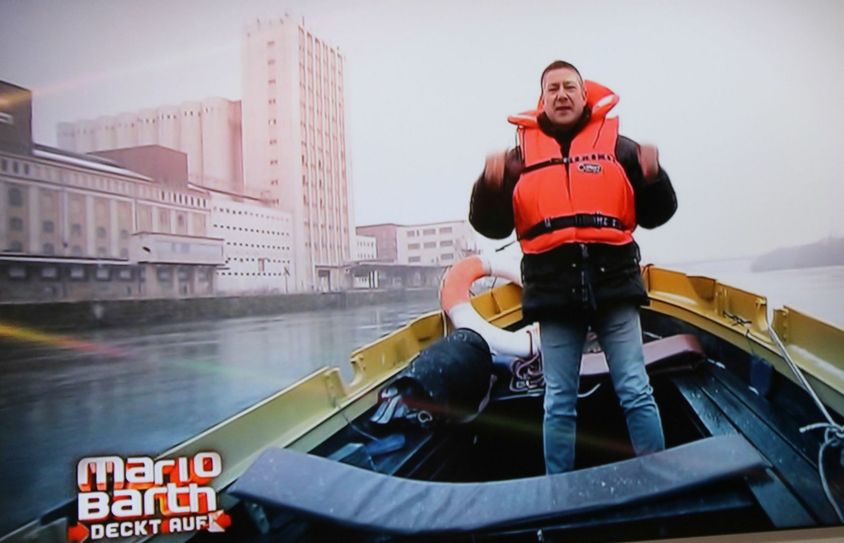 Joachim Llambi ist mit der RTL-Sendung "Mario Barth deckt auf" in Riesa-Gröba unterwegs. Fotos: Farrar