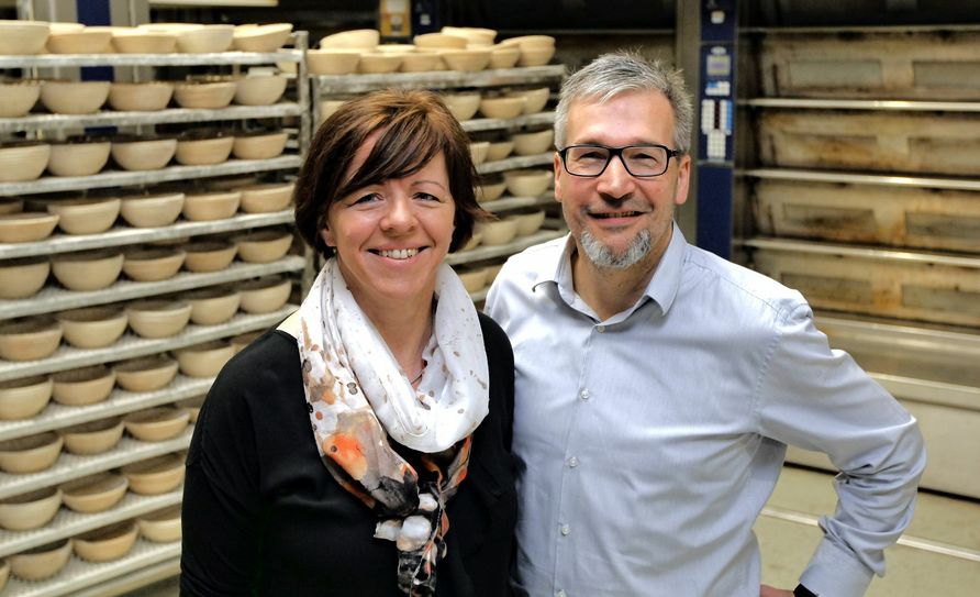 Bäckermeister Thomas Bubner mit seiner Frau Monika, Verkaufsleiterin im Unternehmen. Foto: Bäckerei Bubner/Dietmar Seidel