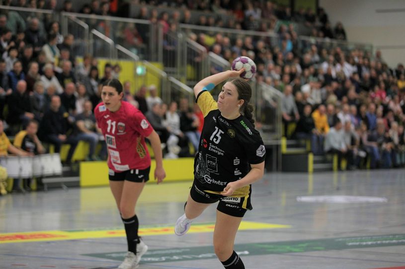 Fabienne Büch an der Siebenmeterlinie. Foto: Rocci Klein