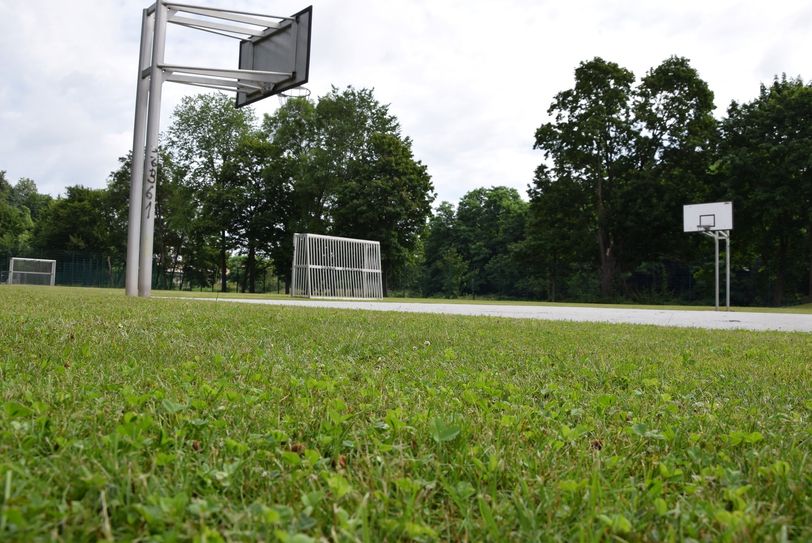 Hirschwinkelplatz öffnet nach Sanierung: Fußball, Basketball und Skaten wieder möglich