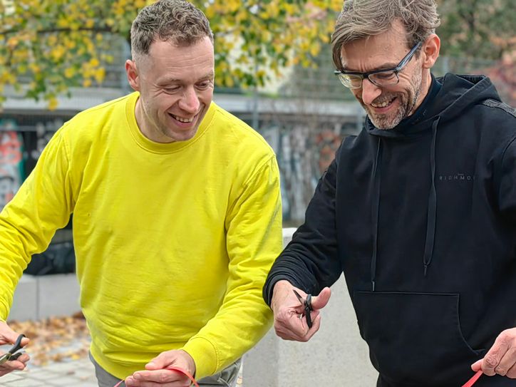 Sebastian Hansel vom Dresdner Verein ParkourOne und Stadtbezirksamtsleiter Christian Barth eröffneten den Park.