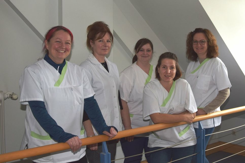 Fünf speziell geschulte Krankenschwestern gehören zum SAPV-Team: Manuela Lampe, Leiterin Manja Hergt, Janine Hirthe, Claudia Gumlick und Beatrice Steglich (v.l.).