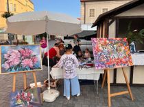 Kinder am Kunststand anlässlich der Sommerparty am vergangenen Freitag.