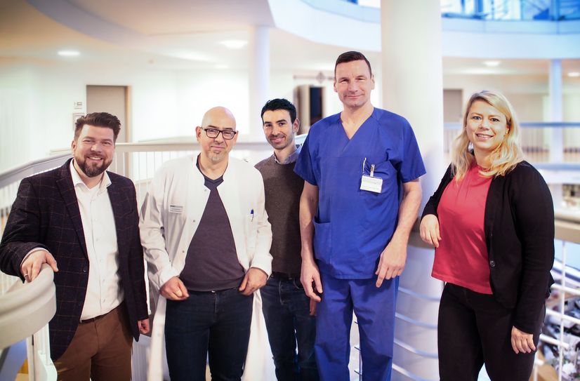 Matthias Hirsekorn (Klinikgeschäftsführer Herzzentrum Leipzig), Priv.-Doz. Dr. med. Marcus Sandri, Dr. med. Johannes Rotta detto Loria, Prof. Holger Thiele und Diana Richter (Klinikgeschäftsführerin Helios Klinikum Pirna, v.l.n.r.).