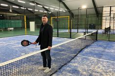 HOGASPORT-Chef Jens Richter in der neuen Padel-Anlage in Radeberg.