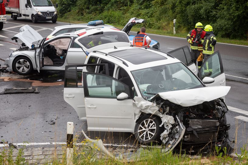 Bei einem Unfall in Uhyst am Taucher wurden drei Personen schwer verletzt. Foto: Rocci Klein