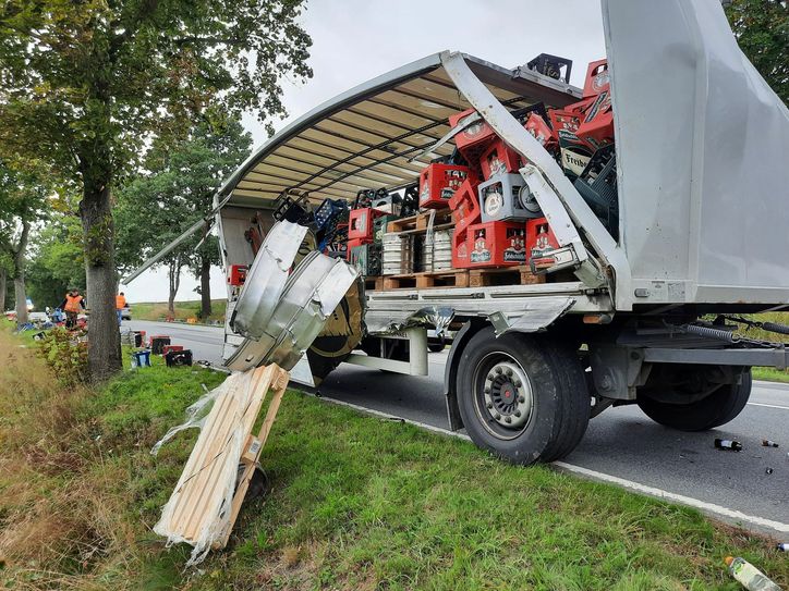 Auf der B6 zwischen Bischofswerda und Großharthau mussten heute abertausende Scherben beseitigt werden. Foto: Rocci Klein