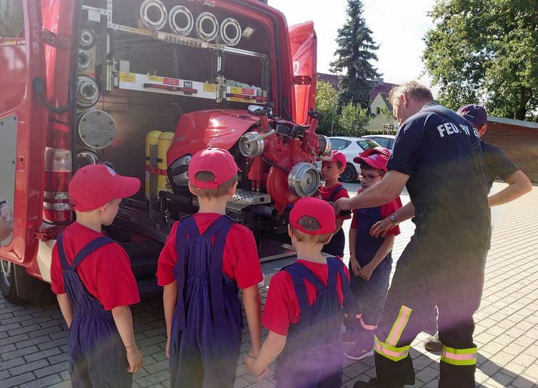 Die Nickritzer Feuerflöhe lernen viel von den Großen. Foto: Verein