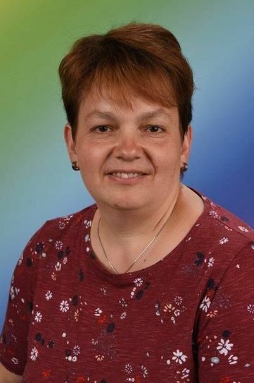 Vorschlag 3: Annett Sebastian (Freunde der Sportakrobatik) ist Vorstandsmitglied im Förderverein »Freunde der Sportakrobatik«, der 2007 zur Unterstützung der Dresdner Sportakrobaten im DSC 1898 gegründet wurde. Seither kümmert sie sich um die Finanzen, die der Förderverein für die rund 120 Sportakrobaten einwirbt, sowie auch um die Unterkünfte der Akrobaten vor Ort bei den Wettkämpfen. Denn die Dresdner Sportler nehmen nicht nur an Deutschen Meisterschaften teil, sondern auch an Weltcups und ganz aktuell im Oktober an der EM in Israel. Dafür braucht der Verein pro Jahr mehrere tausend Euro. Foto: privat