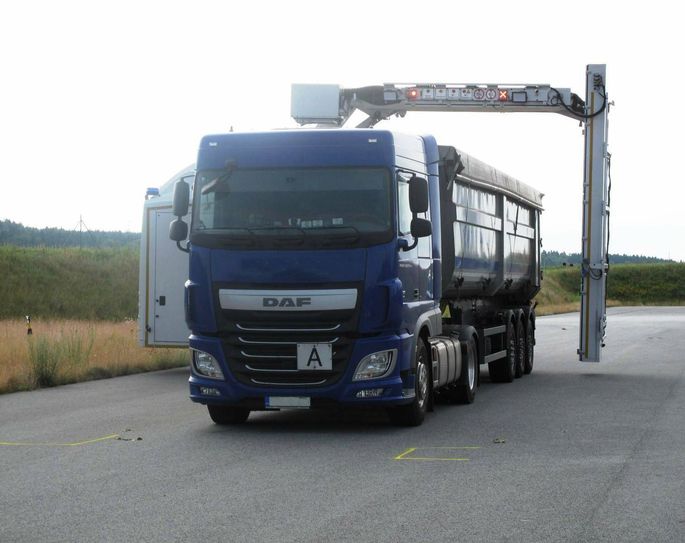 Die mobile Röntgenanlage im Einsatz. Foto: Polizei