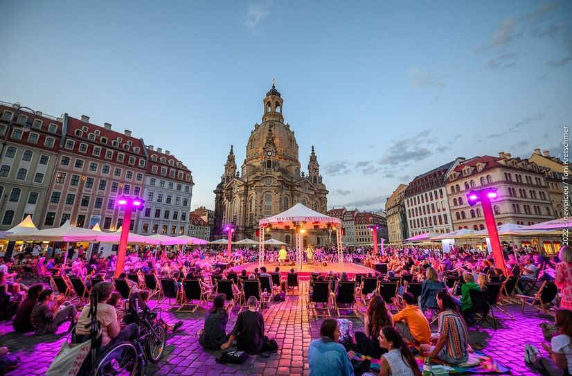 Palais Sommer auf dem Neumarkt vor der Frauenkirche.