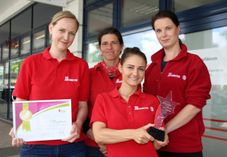 Leiterin Hanna Draht, mit Eva Neugebauer, Virginie Z. und Sindy Berger (v.l.) vom Team der Johanniter Sozialstation Dresden. Foto: Pönisch