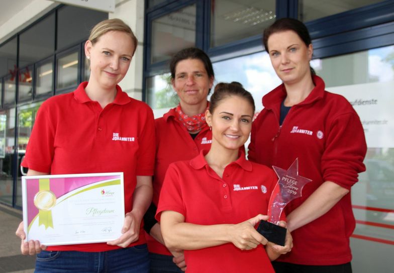 Leiterin Hanna Draht, mit Eva Neugebauer, Virginie Z. und Sindy Berger (v.l.) vom Team der Johanniter Sozialstation Dresden. Foto: Pönisch