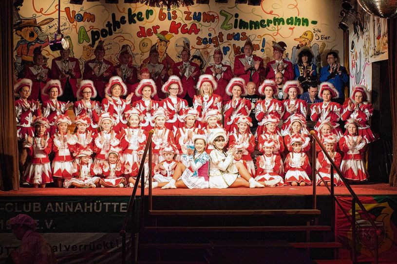 In Annahütte starten die Narren und Jecken am heutigen Mittwoch ebenfalls in die neue Saison. Tanzgruppen gehören natürlich dazu. Foto: Verein