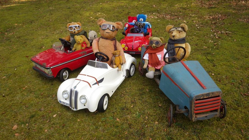 Die Ausstellung »Teddy möchte Reisen« zeigt unter anderem historische Teddys in besonderer Gestalt