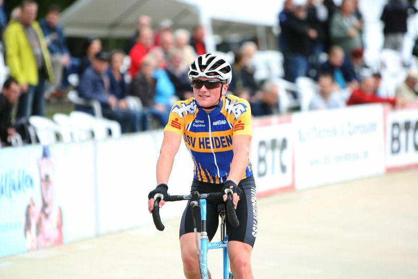 Lokalmatador André Hagen aus Pirna. Er ist Radsportler beim gastgebenden SSV Heidenau und tritt hinter Udo Becker in die Pedalen.