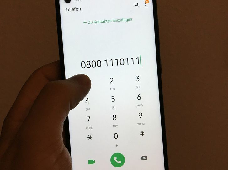 Kostenfrei, anonym, rund um die Uhr: Unter der 0800/111 0 111 können Menschen über ihre Sorgen und Probleme sprechen. Foto: Keil