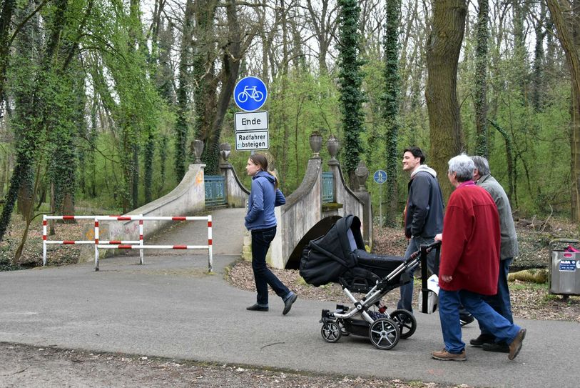 Für die Dauer der Arbeiten (bis Ende August) wurde für Radfahrer und Fußgänger eine Umleitung durch die Madlower Schluchten ausgewiesen. Foto: Helbig